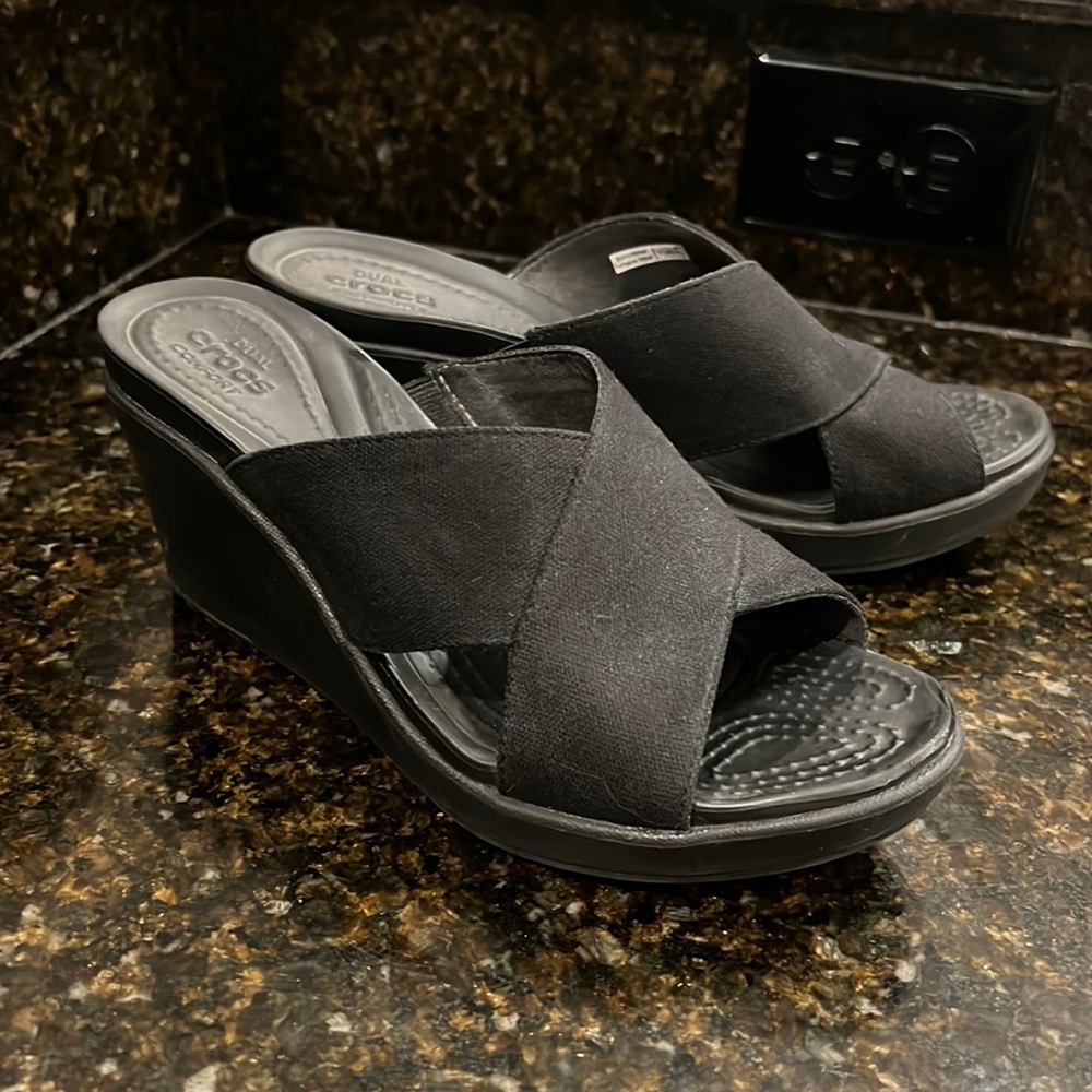 New w/o tags Croc Black wedge sandals